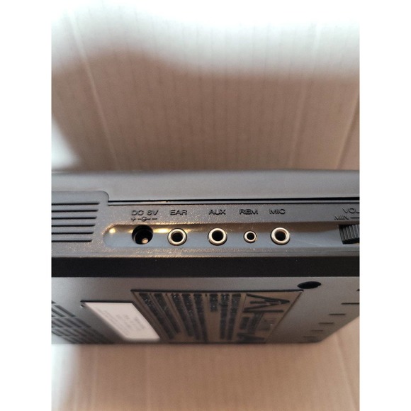 Realistic Portable Cassette Recorder CTR - 62 - Picture 4 of 4